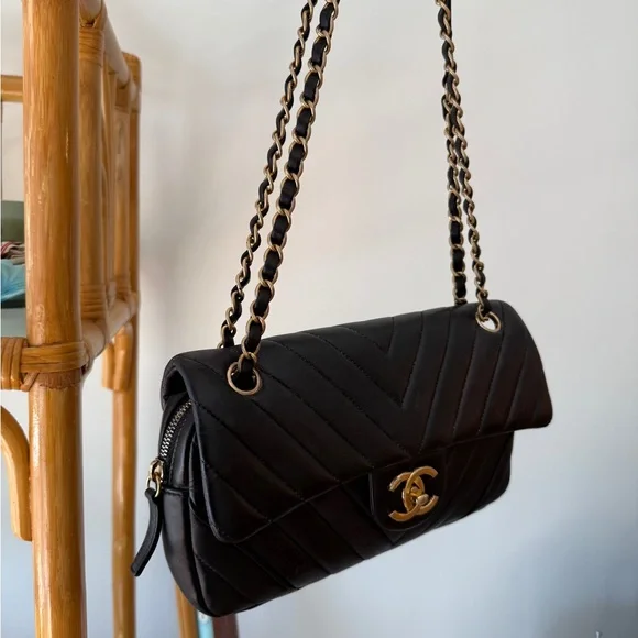 Chanel flap bag black and gold - Picture 5 of 12
